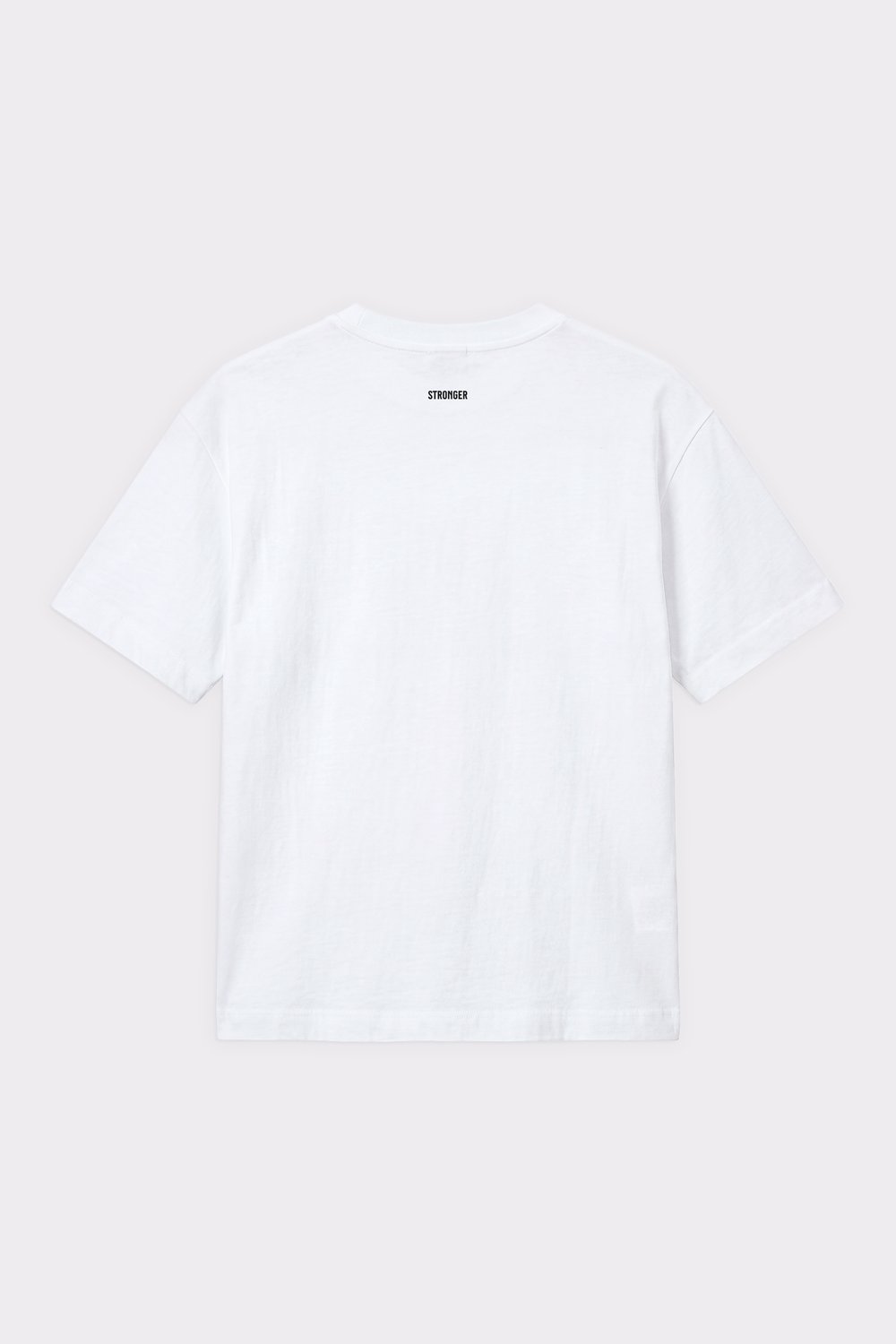 Rückansicht des weißen Essential T-shirts von Stronger mit normaler Passform aus bequemer Bio-Baumwolle.