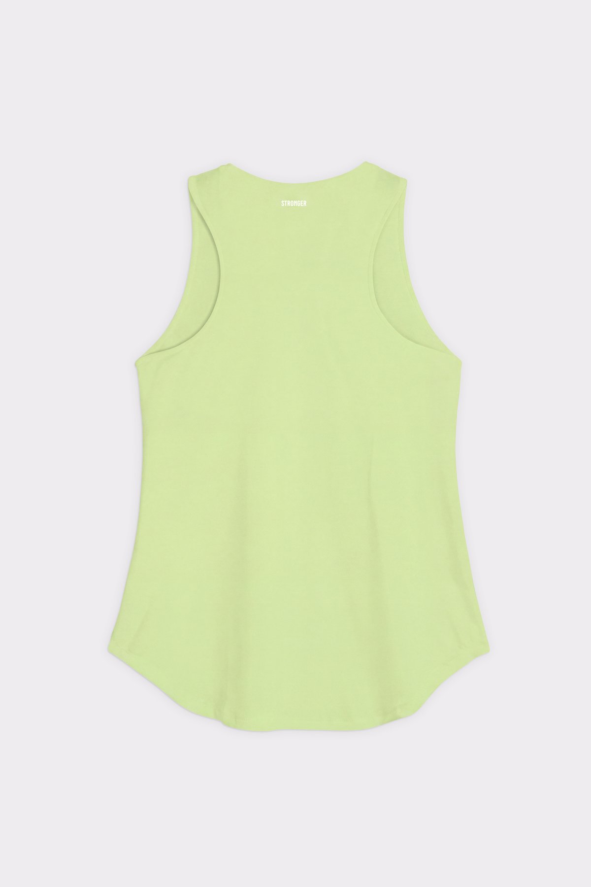 Rückansicht des limettengrünen Airy Racerback Tanks von Stronger mit lässiger Passform, abgerundetem Saum und Logo am Rücken.