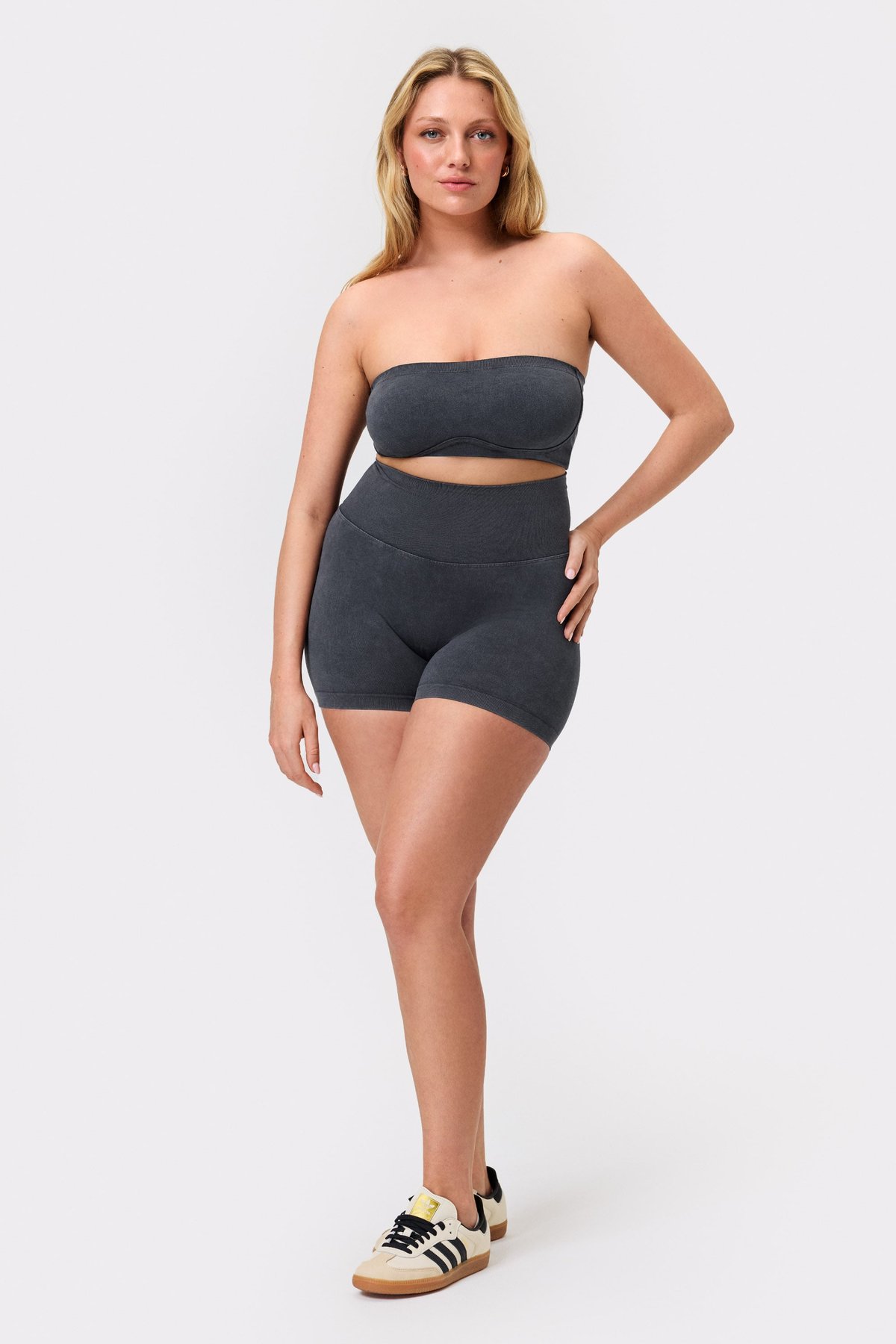 Contouring Seamless Bandeau
