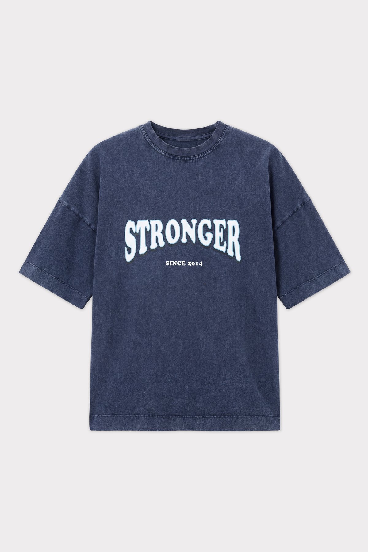 Navy Blazer Oversized Crew T-shirt van Stronger met een gewassen look en witte logoprint op de borst.