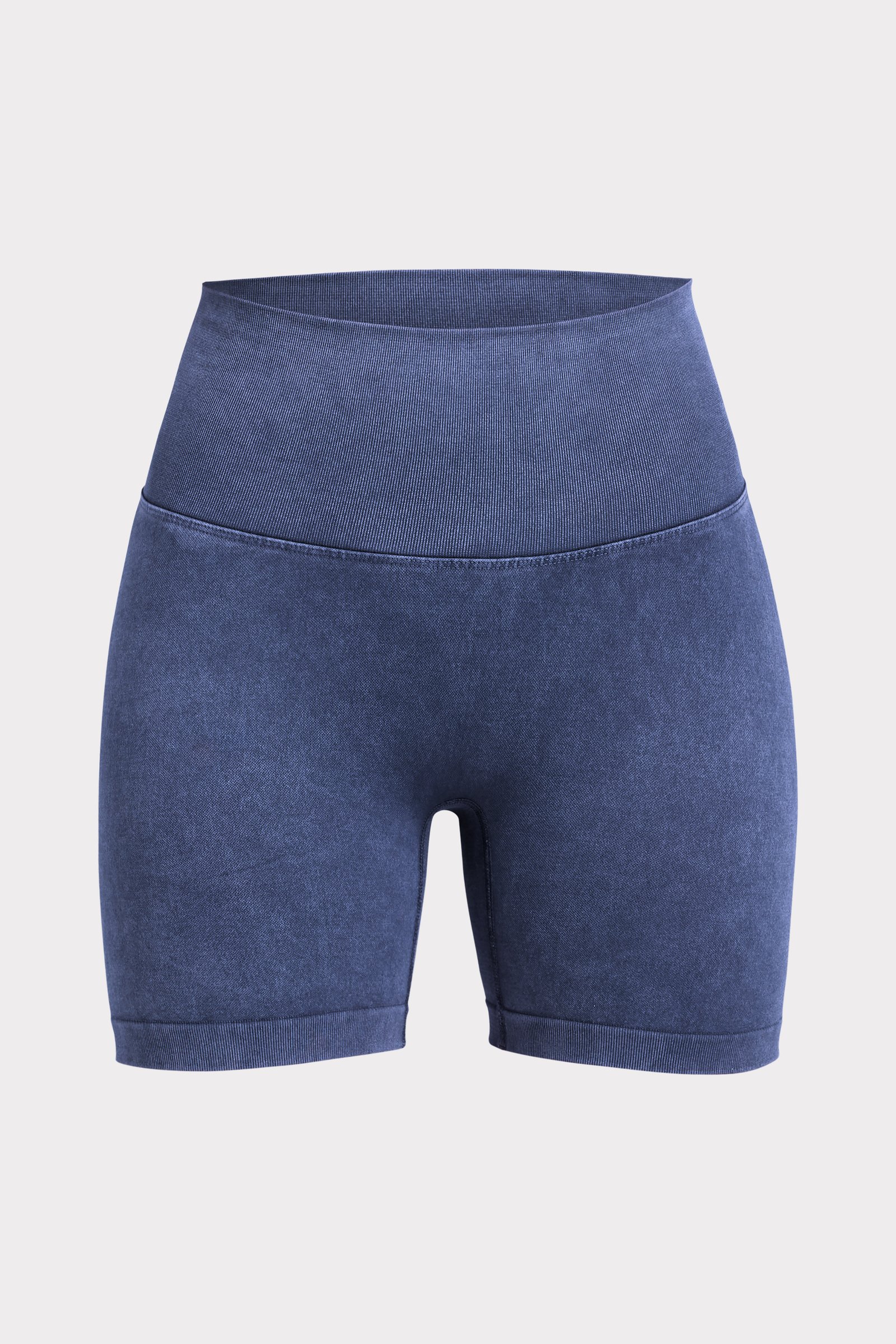Navy Washed Seamless Shorts van Stronger met een hoge taille, geribbelde tailleband en een trendy gewassen look.