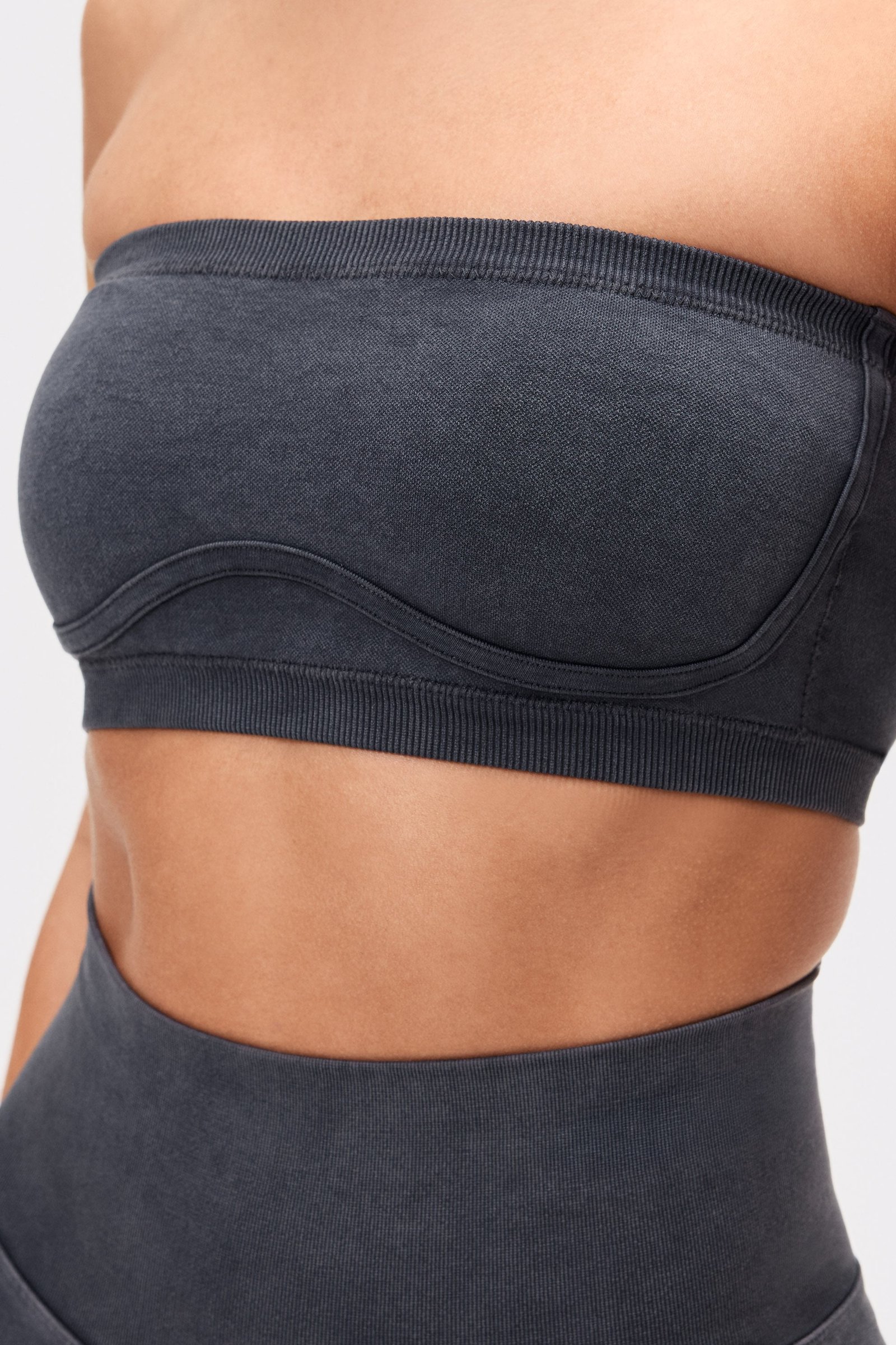 Contouring Seamless Bandeau