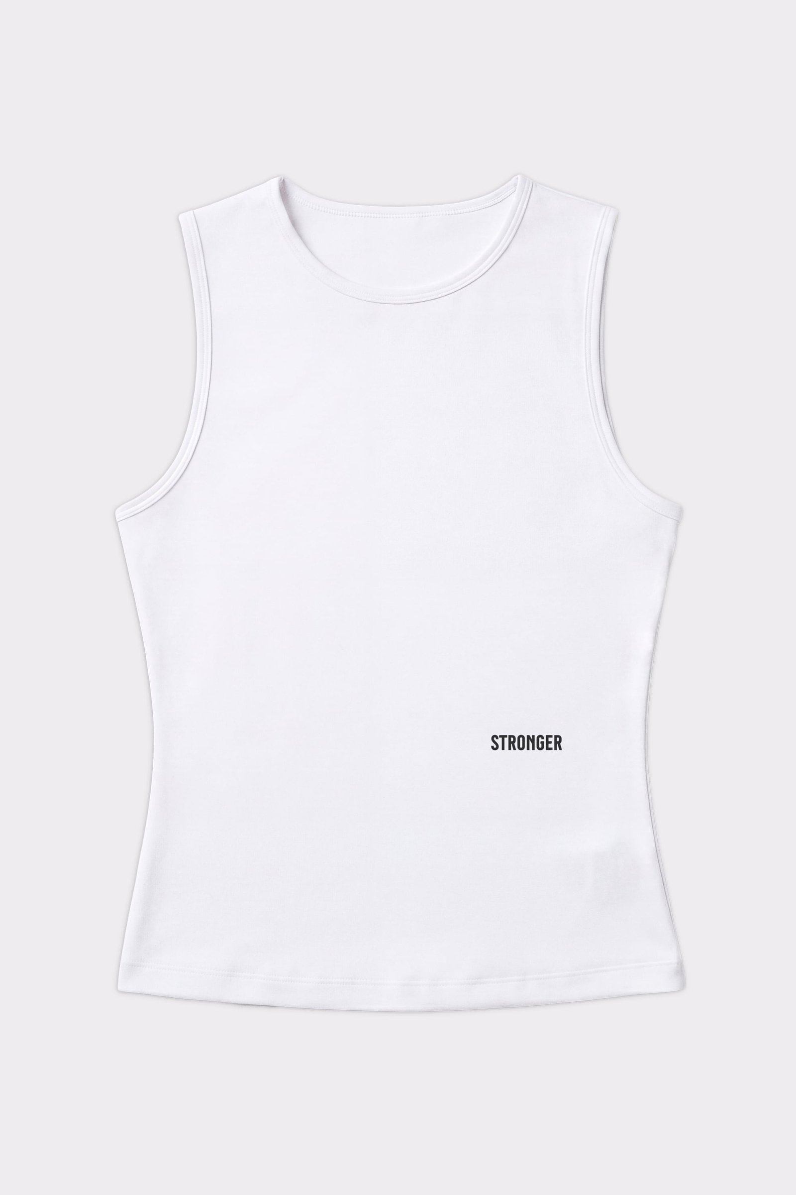 Strahlend weißes Signature Slim Tank Top von Stronger mit schmaler Passform und mattem Silikon-Logo auf der Vorderseite.