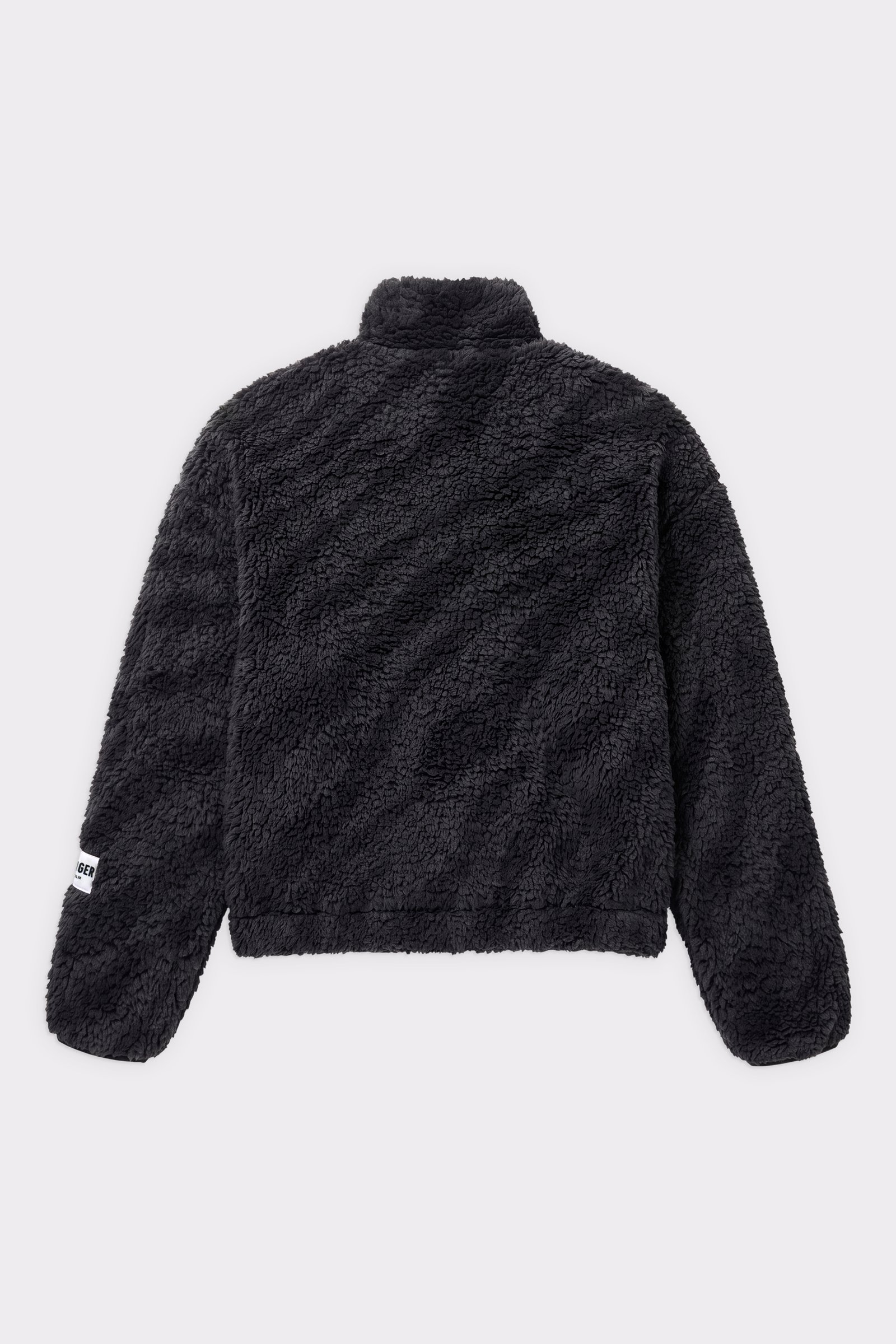Rückansicht der Stronger Pile Half Zip Jacket, zeigt das Teddyfell aus recyceltem Polyester und den hohen Kragen.