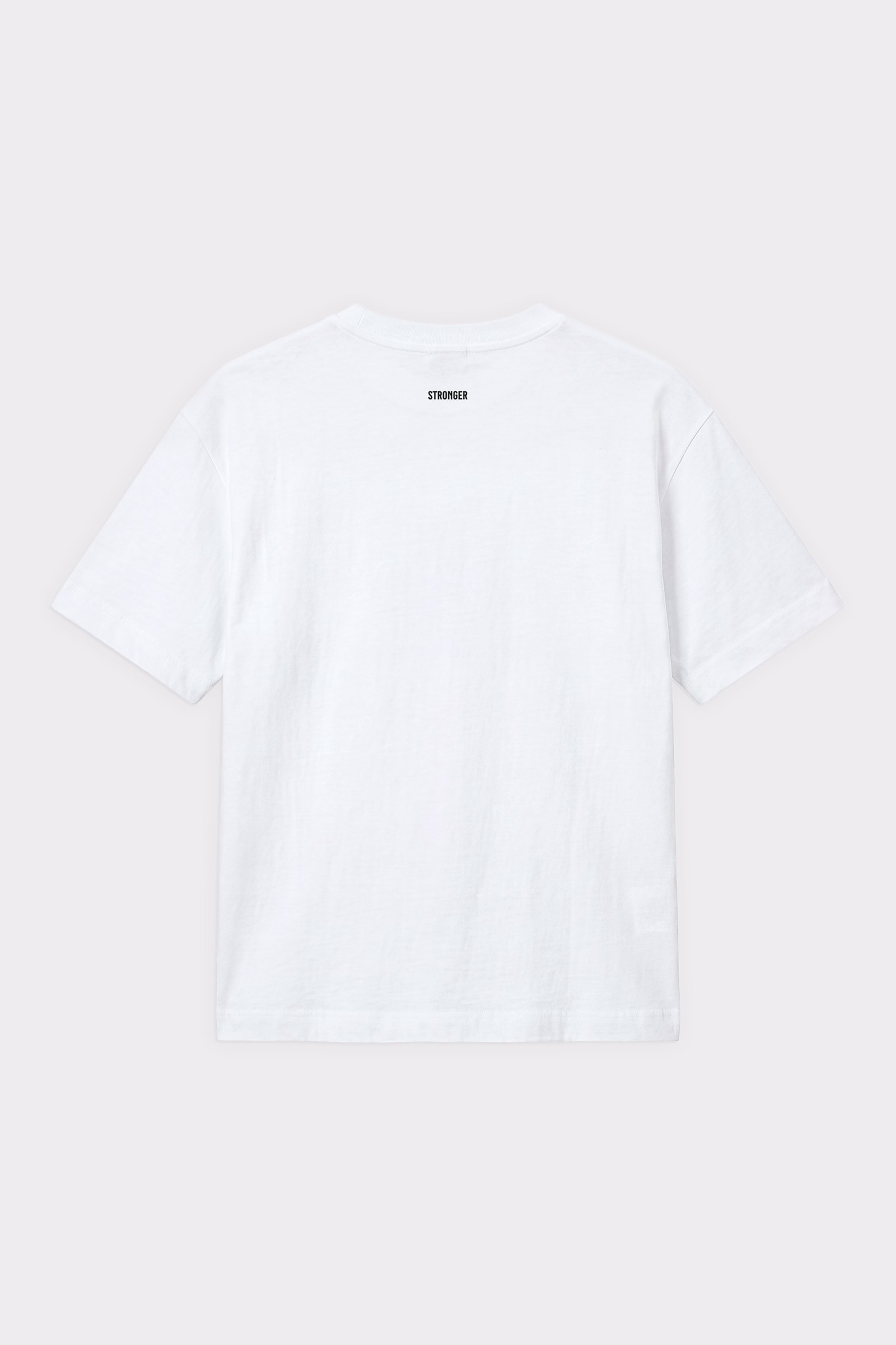 Rückansicht des weißen Essential T-shirts von Stronger mit normaler Passform aus bequemer Bio-Baumwolle.